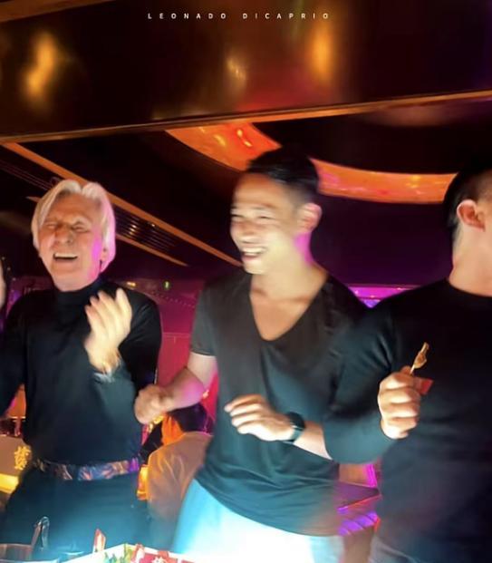 68岁崩牙驹爱将猛鬼添去世，娇妻悲痛悼念，双胞胎女儿很漂亮