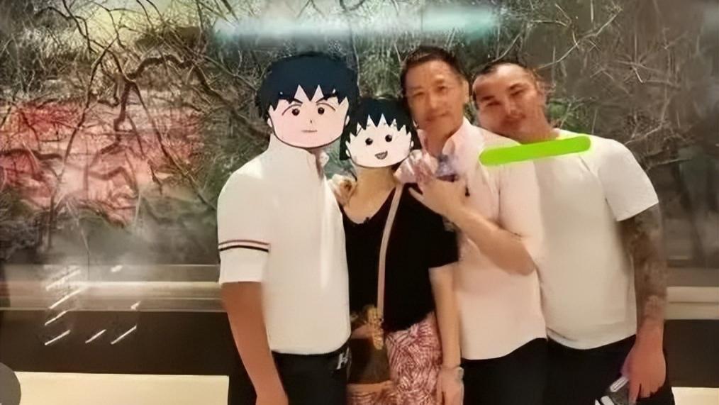 唐鹤德被曝交了新男友！住张国荣家中粉丝破防，两人亲密合影曝光