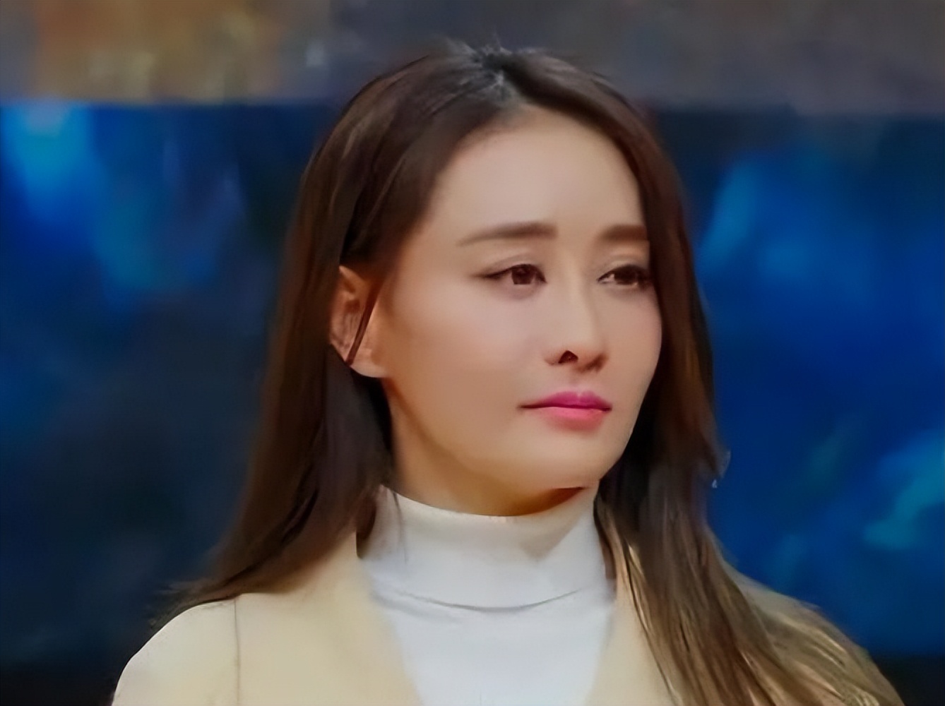 50岁陈德容胖了，更漂亮！没整容，和同龄贾静雯、王艳比，赢麻了