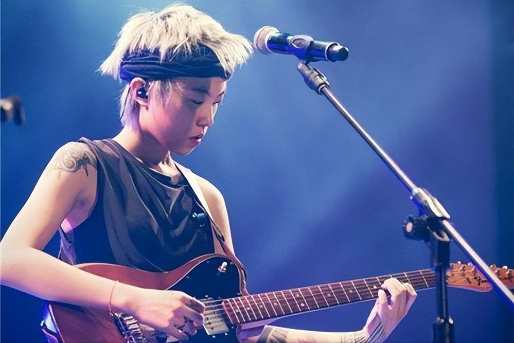 窦靖童:妈妈过的很好,但落魄的父亲,却是我每天的牵挂!