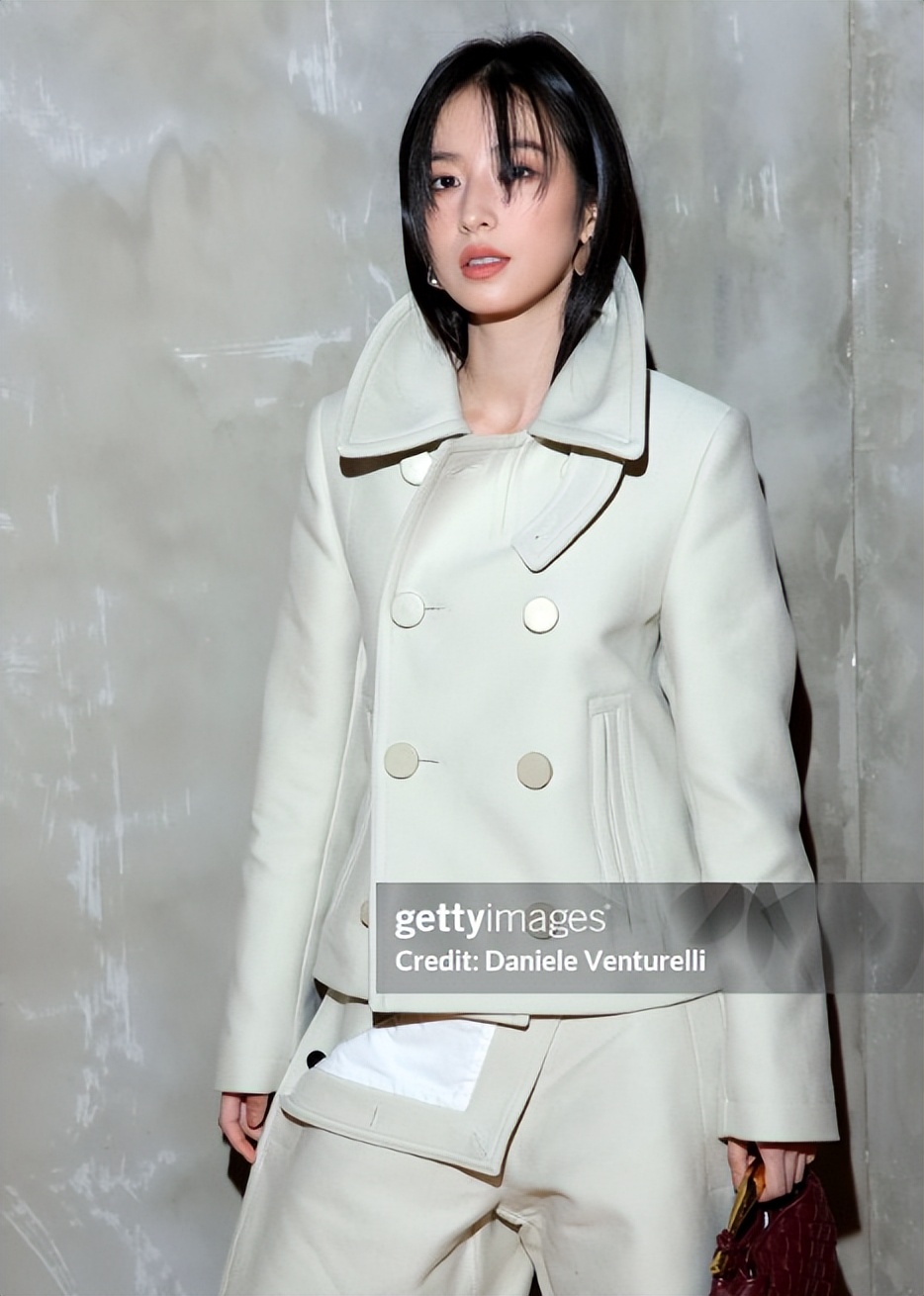 郭晶晶“又矮又壮”到底算不算大美女？看看她和刘诗诗的对比照就有答案