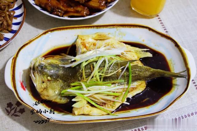 儿子领对象回来，父母做的晚餐火了，网友：中国式优秀父母