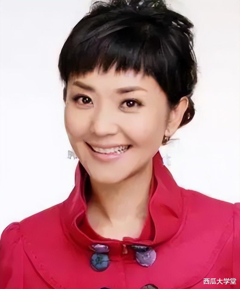 央视“一姐”方琼的消失,是整个主持界的悲哀和损失