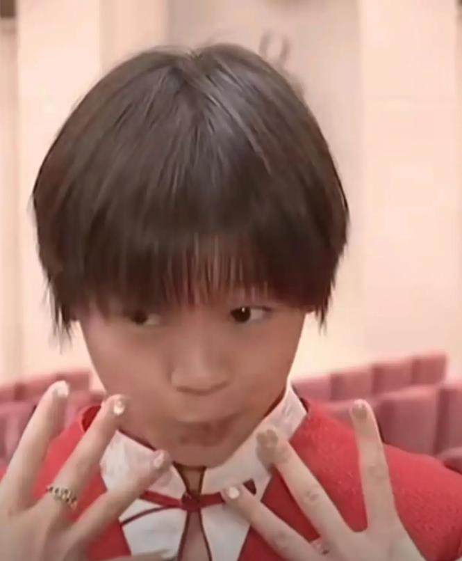 奥运冠军全红婵变身美甲达人,传递正能量:勇敢追梦!