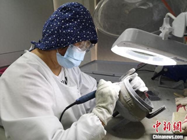 我在青铜器之乡修文物……