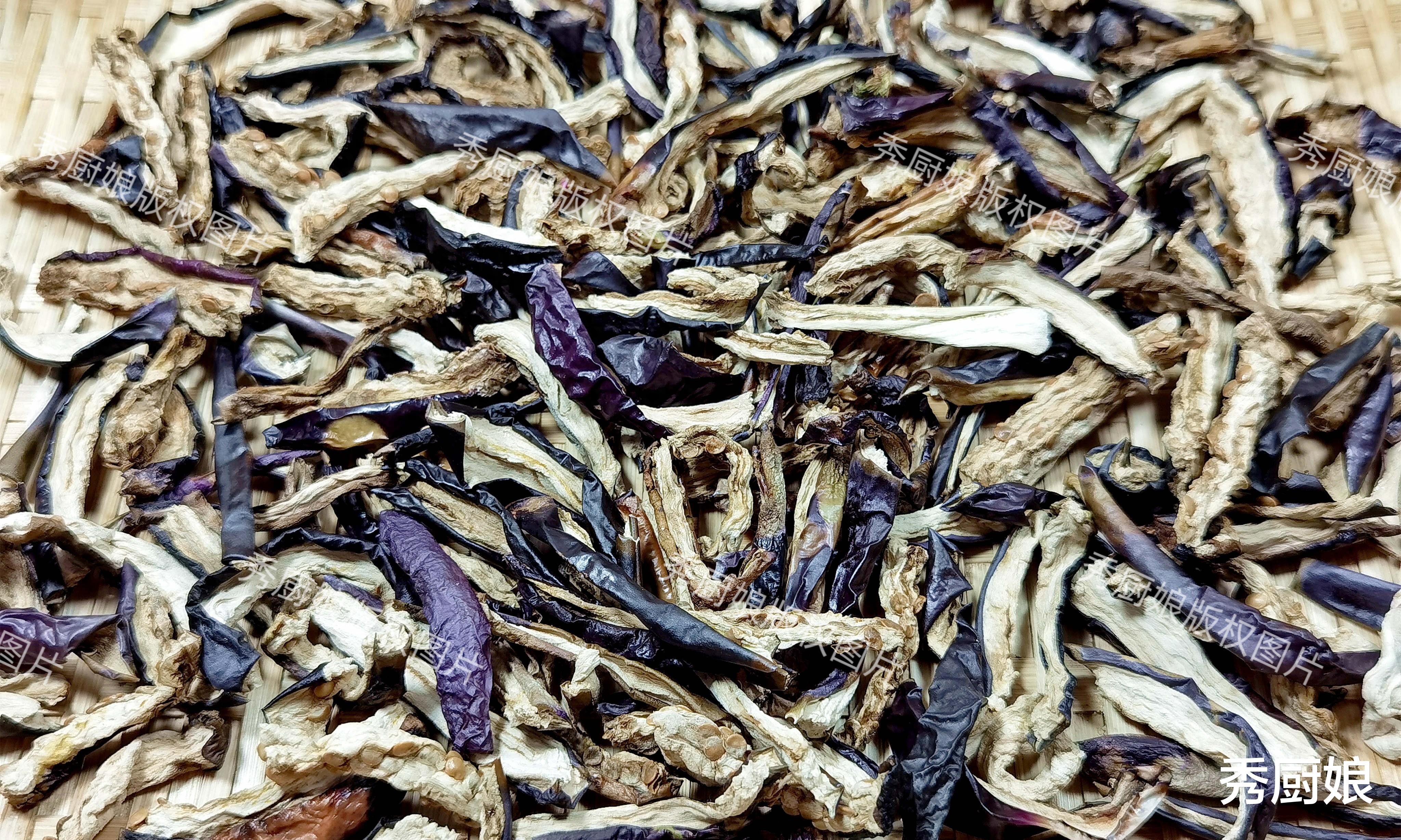 入秋,碰到这菜别手软,买上20斤,晒干囤起来,冬天炖肉吃太香了