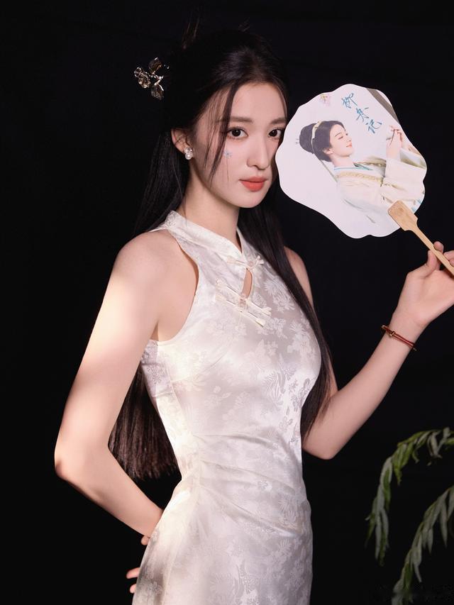 王楚然公开回应:衣服影响了我的发挥