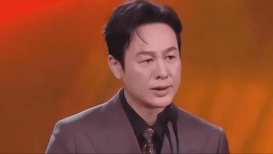 家暴风波后，不发声引猜疑，娱乐圈世态炎凉被他看透了