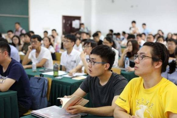 张雪峰多次警告:这6个专业坚决不能报考,2024届高考生趁早知晓