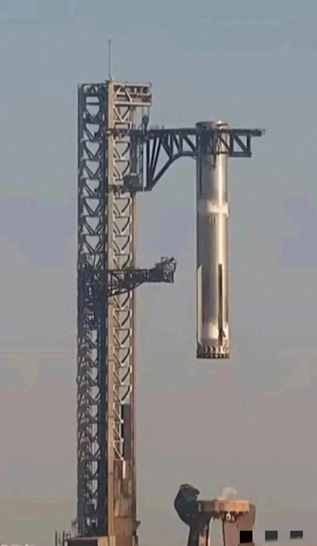 70万航天人该努力了，马斯克回收星舰成功，遥遥领先的是人情世故