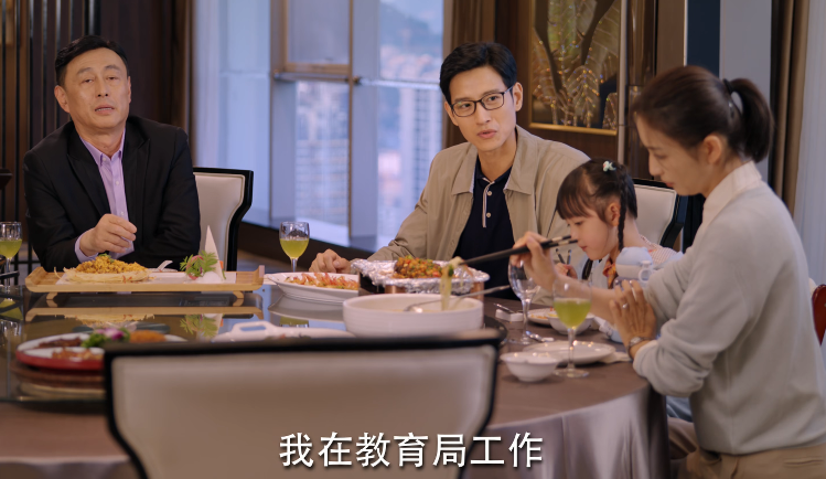 空降2集,收视率破2.4!观众:真不愧是我苦等一年的都市大剧