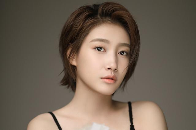 啜妮:父亲是一级演员,她却被陈道明赏识,如今她过的还好吗?