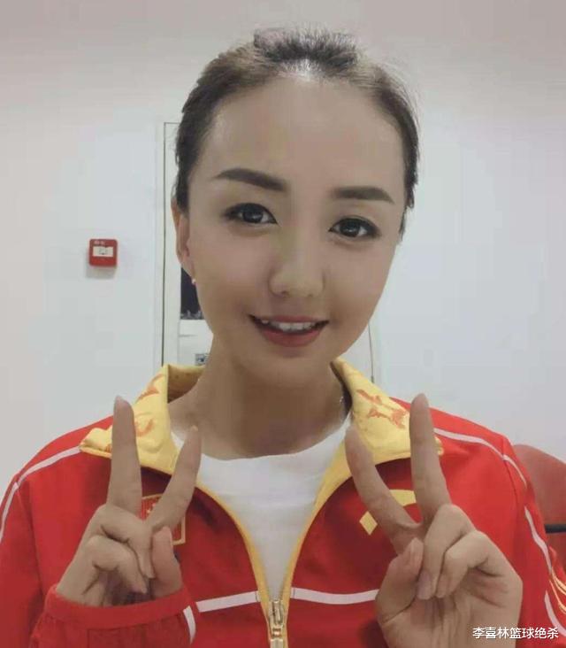 恭喜!36岁中国体操女神生娃当妈妈:曾夺世界冠军,酷似佟丽娅