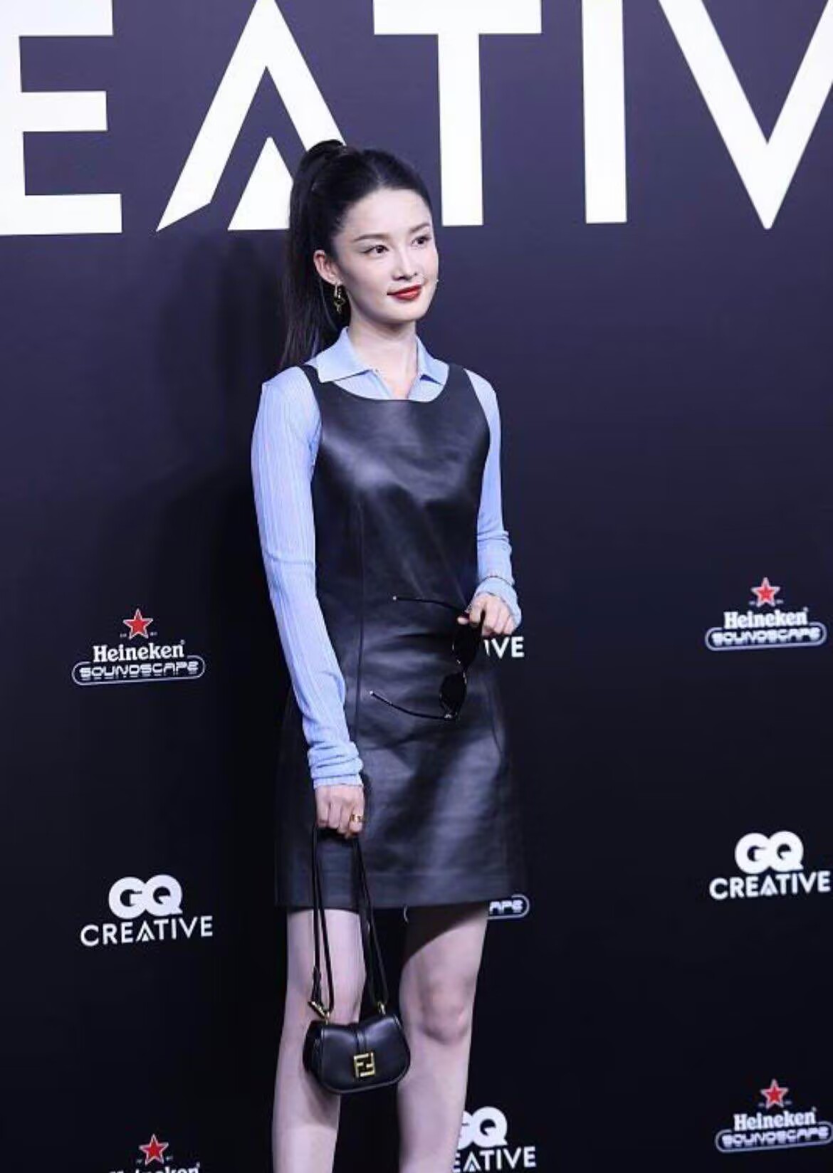 这一夜，穿“丑裙子”的李沁秒了张予曦，江南美人的气质独一无二