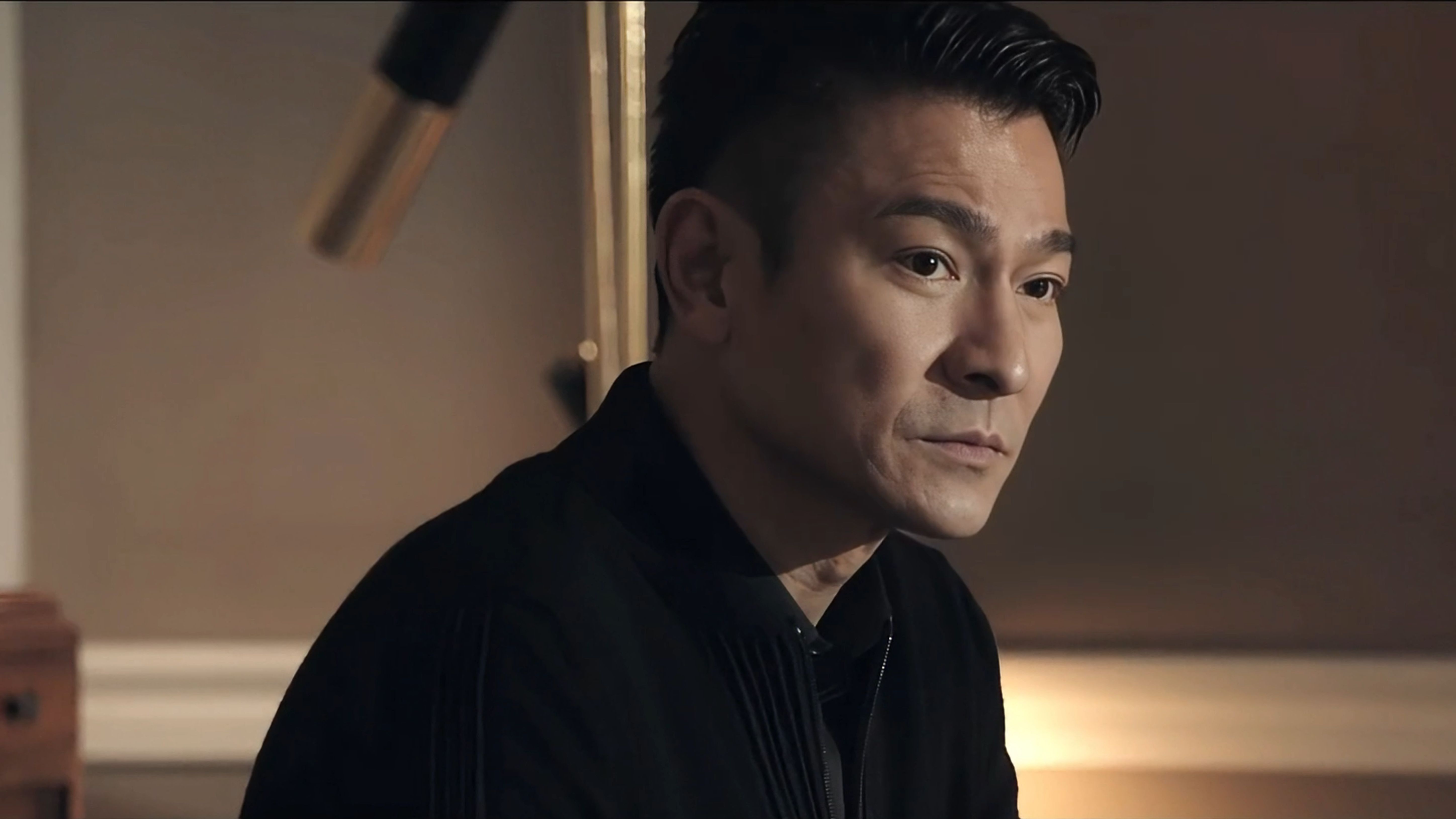 刘德华《焚城》破2亿！邓超《胜券在握》点映佳绩，电影市场回暖