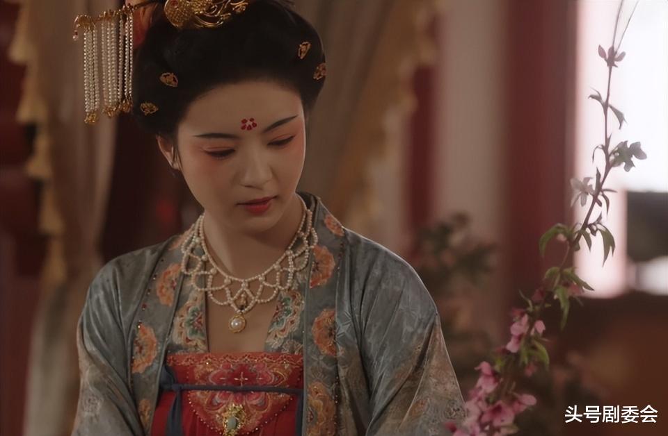 《国色芳华》：虎背熊腰却要演“高门贵女”，是谁的审美出了问题