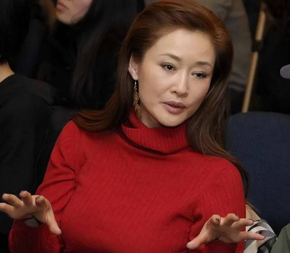 盖丽丽因“哺乳”镜头遭非议，如今成霸道女总裁让人高攀不起！