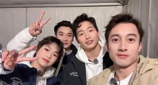 全红婵现身上海李宁活动,烫了刘海化了妆的婵宝好美啊,温婉灵动