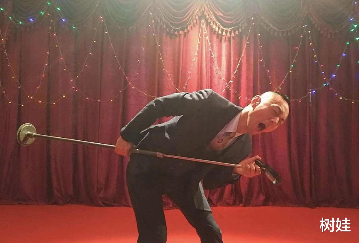 52岁TVB绿叶一年没戏拍，到内地唱歌帮补生计，自曝一万元唱三首