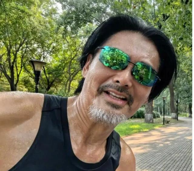 这些男明星最近受啥刺激了?个个丑得千奇百怪,一个比一个辣眼