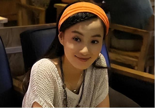 徐梵溪:没有婚姻,没有孩子,男友花5亿娶李小冉,她低调成全