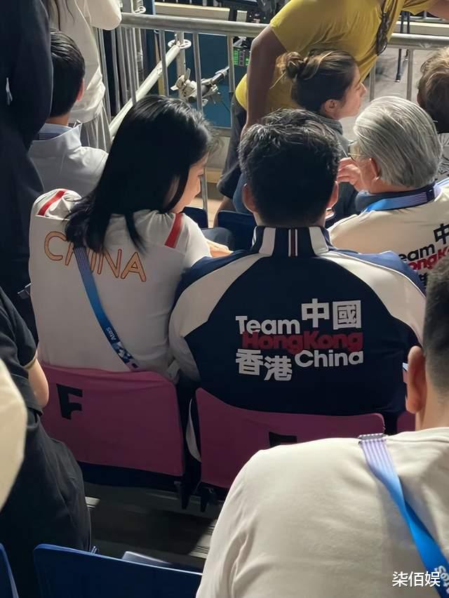 郭晶晶娘家婆家大团聚!年迈妈妈独自带俩外孙飞巴黎,老当益壮