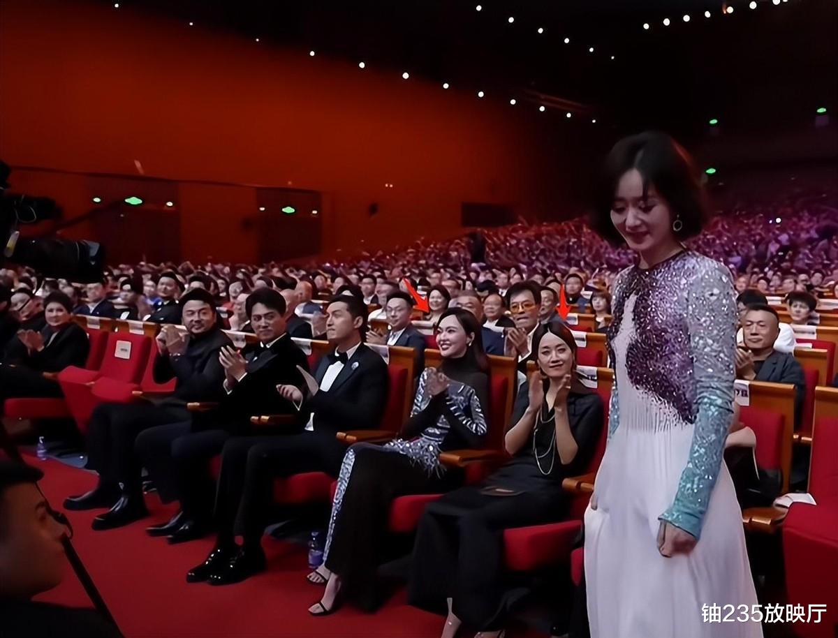 赵丽颖喜提“视后”,刘琳和唐嫣的不同态度,戳破了娱乐圈的真相