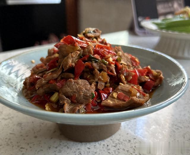 江苏54岁大哥，没结婚无儿无女，晒一人餐走红，网友：活明白了