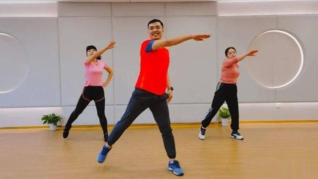 肩部锻炼不止提升力量，还能改善体态和肩痛