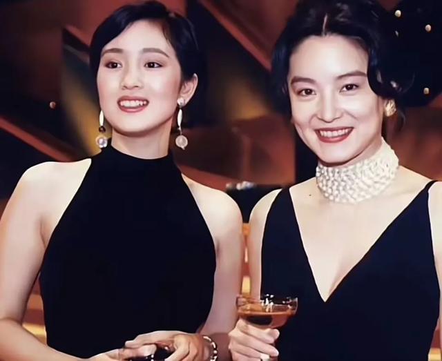 “村姑长相,女王气质”,30年前巩俐跑到香港,秒了大半港圈美人