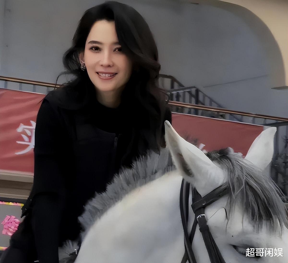 葛荟婕声援章子怡炮轰汪峰：你还能再生吗？森林北凌晨5点回应！