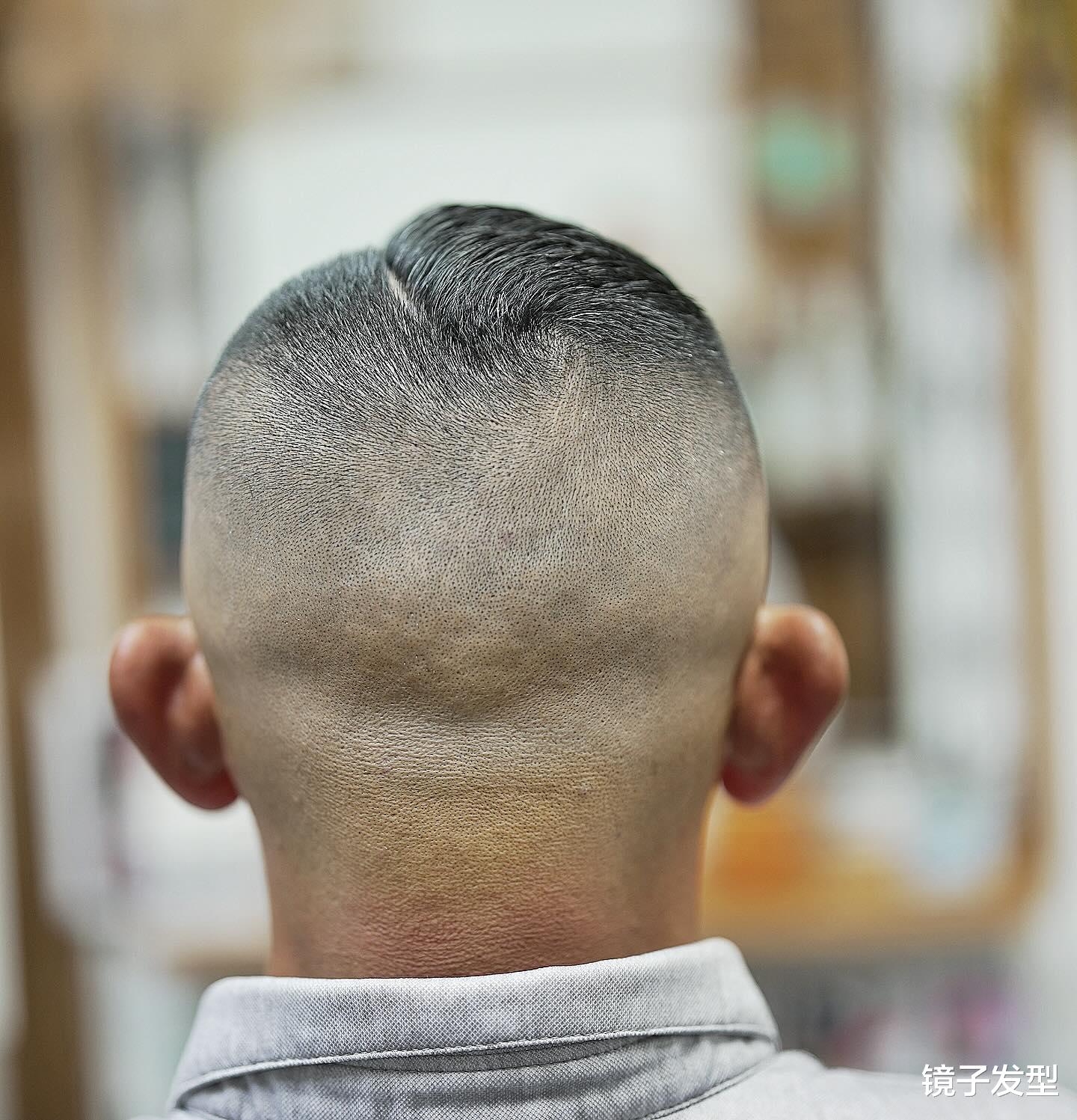 两侧铲短男发：帅气、利落与百变的新风尚