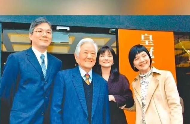 琼瑶与平家子女聚会照曝光 两人亲吻 继子女不满 台媒采访二女儿平珩