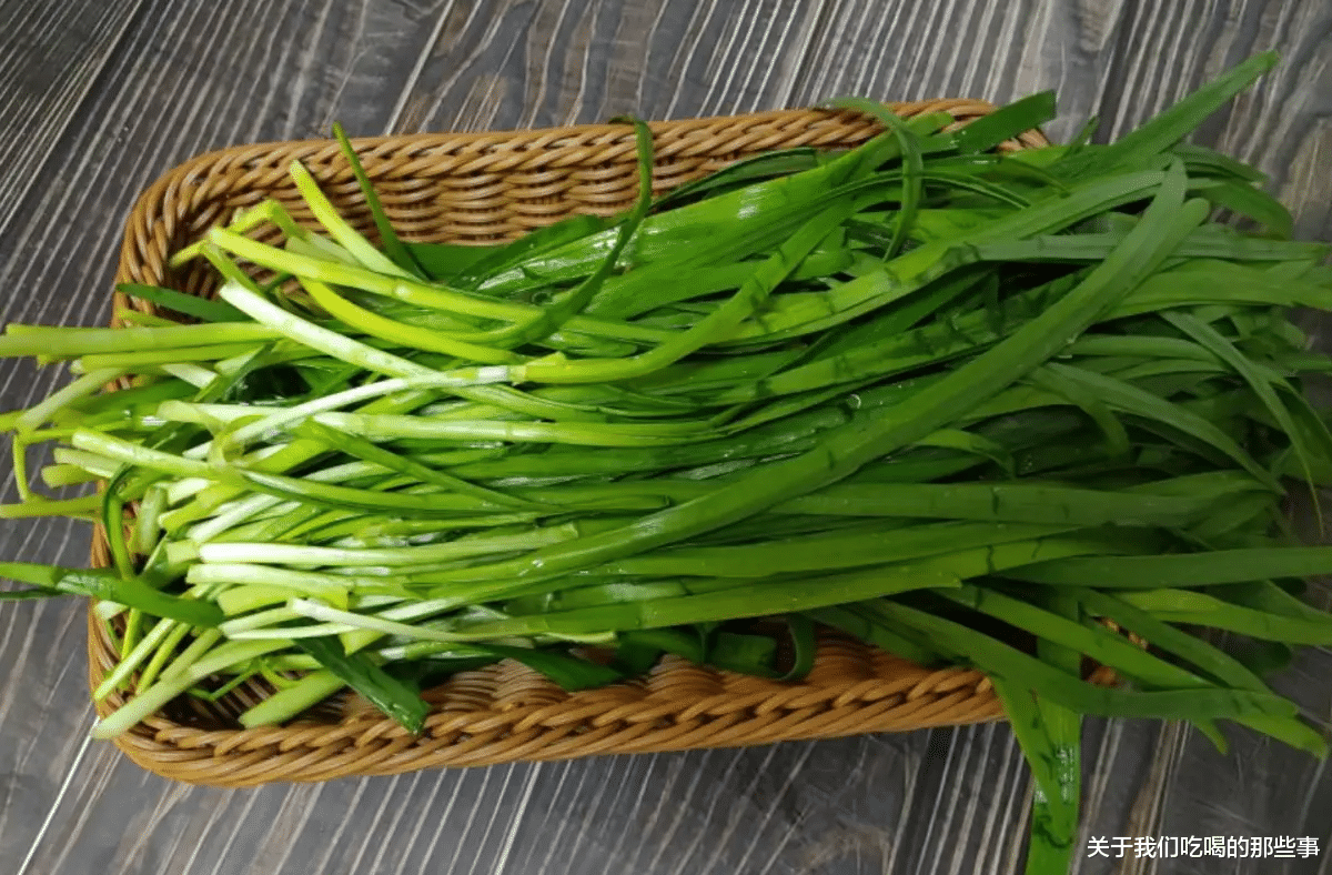 调韭菜馅，牢记2放3不放，韭菜翠绿不出水，鲜香不烧心，真好吃