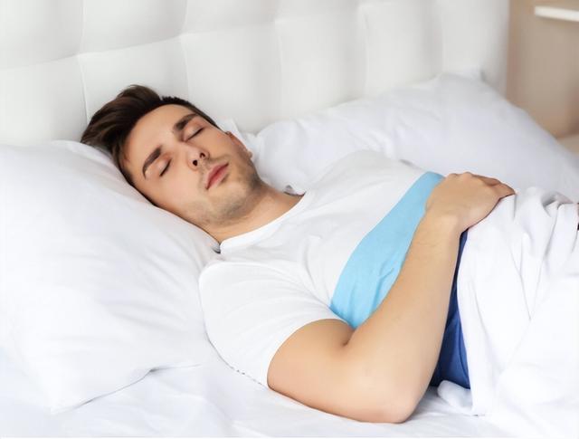 男人开始衰老的“7大迹象”，只要没超过3个，就说明你还很硬朗