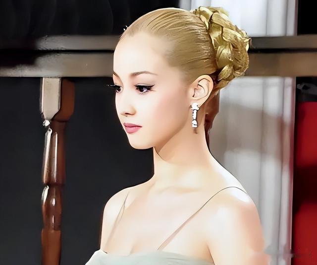 尬吹美人却连额头都不敢露，扛得住“大光明”发型的，才是真神颜