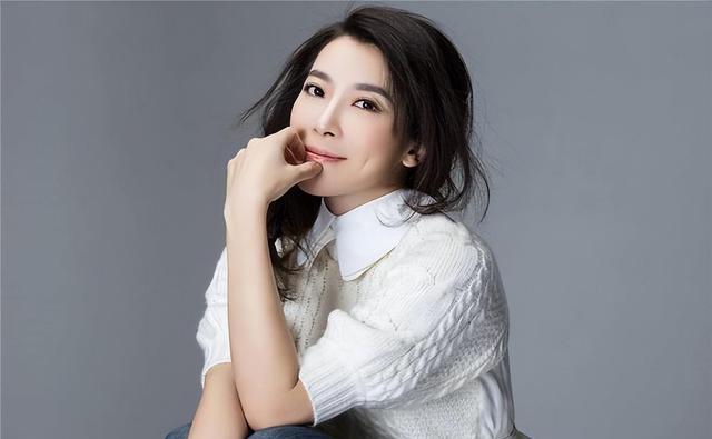 原来他们是父女:爸爸娶了《红楼梦》探春,女儿演了86部戏也没红