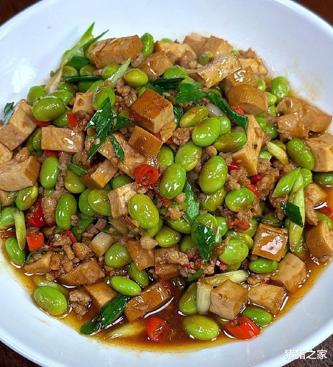 “夏吃豆，胜过肉”，建议中老年，常吃2种豆类，腿脚有劲精神好