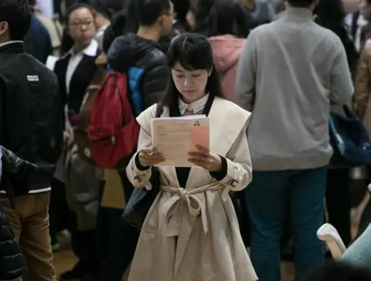 男生“理想老婆”职业排名，公务员仅排第三位，这种职业才是首选