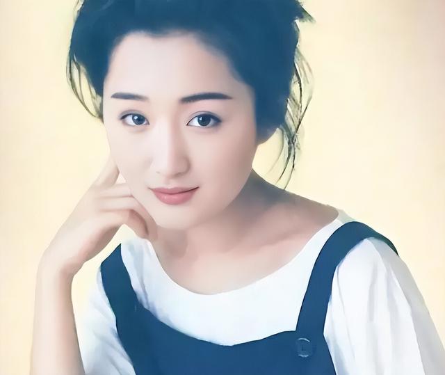 杨钰莹第一次上央视,工作人员被其美貌“吓到了”,她当年有多美