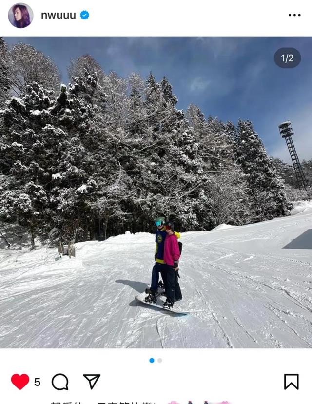 43岁胡定欣在元宵佳节公开与男友合照，男友全程笑脸，高大帅气！