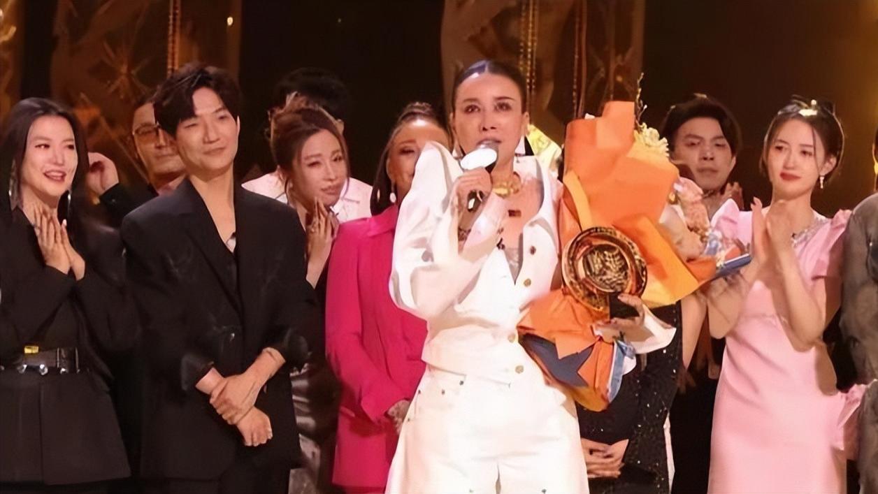 春晚|那英拿歌手总冠军，被质疑音乐竞技搞煽情，赢了比赛却输了口碑