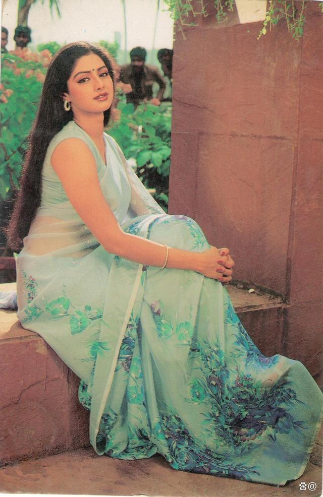 希里黛玉：低种姓出身，拥有顶尖美貌的印度女星，54岁溺死在浴缸