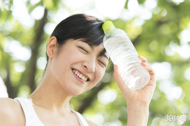 动不动就一身汗，是体虚还是排毒？提醒：可能是这3种疾病征兆