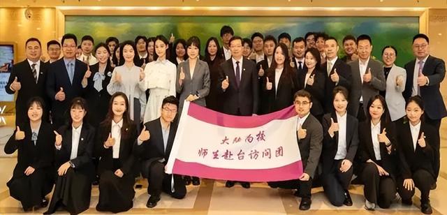 金子到哪里都会发光!大陆师生访台,清华大学校花彭弋航走红