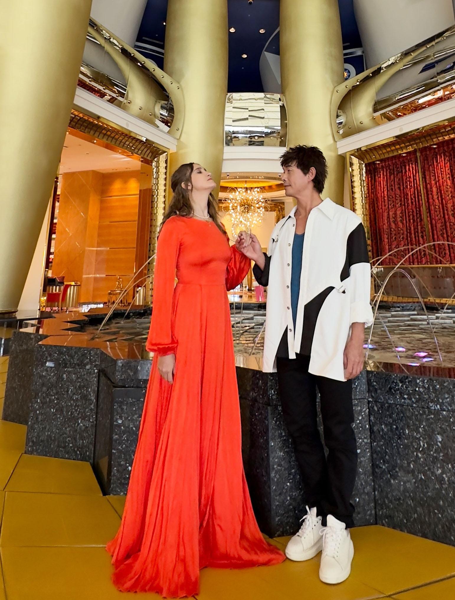 著名歌手黄品源：离婚不离家的男人，56岁与俄罗斯钢琴家再婚