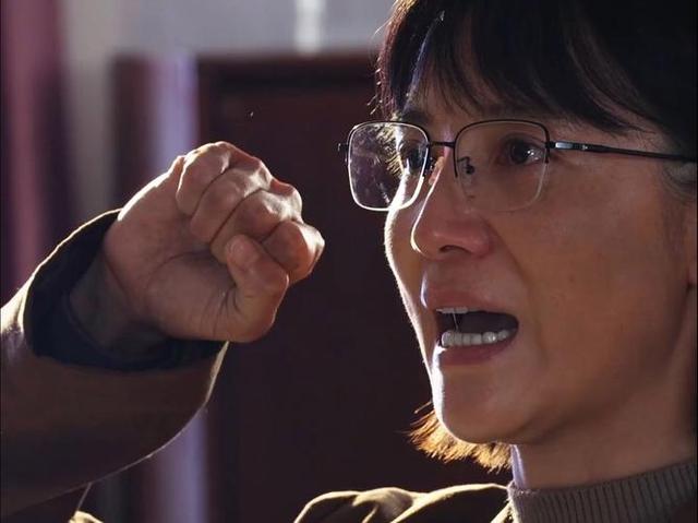 宋佳：跟张嘉益拍《悬崖》，被养得白白胖胖，也没见他管什么艺术