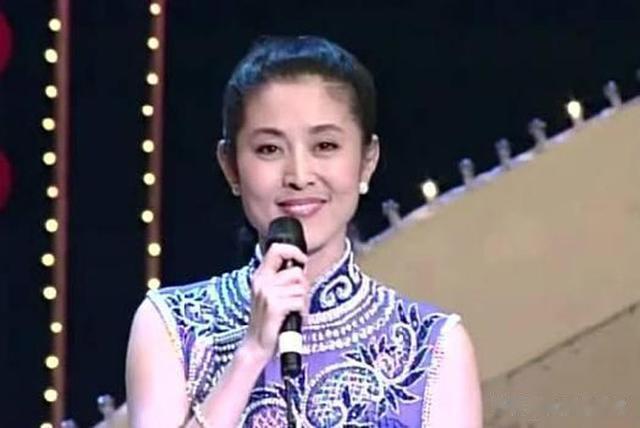 终于理解本山大叔了，倪萍年轻时的盛世美颜，与王祖贤同台也不输