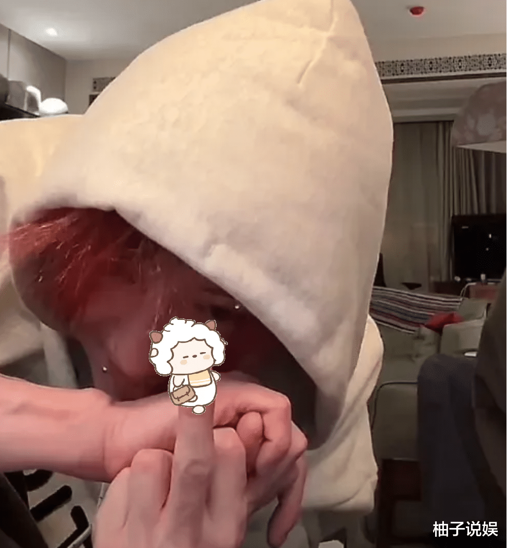 鹿晗全平台封禁引热议，关晓彤分手风波再起！