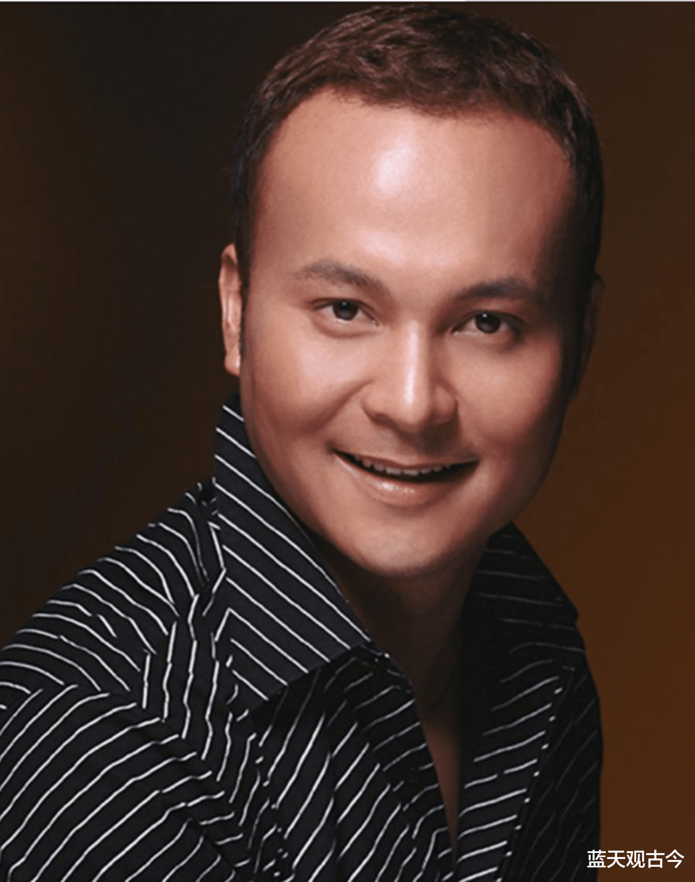 胡兵秒变20岁少年,毛戈平“整容级”化妆术,真是国之骄傲